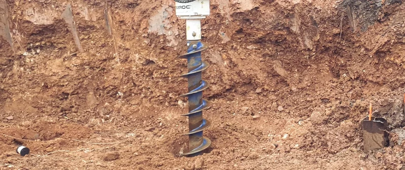 Fraise hydraulique pour tranchée en roche sur pelle hydraulique